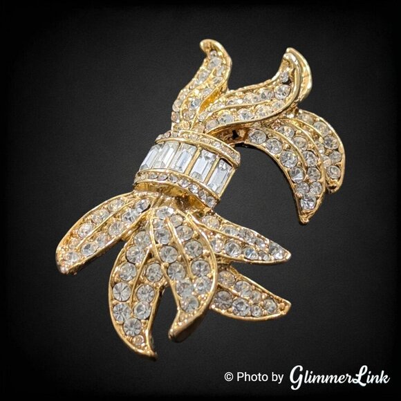 Vintage Bow Ribbon Pave Round Baguette Rhinestones Gold Tone Brooch Pin - Picture 2 of 9